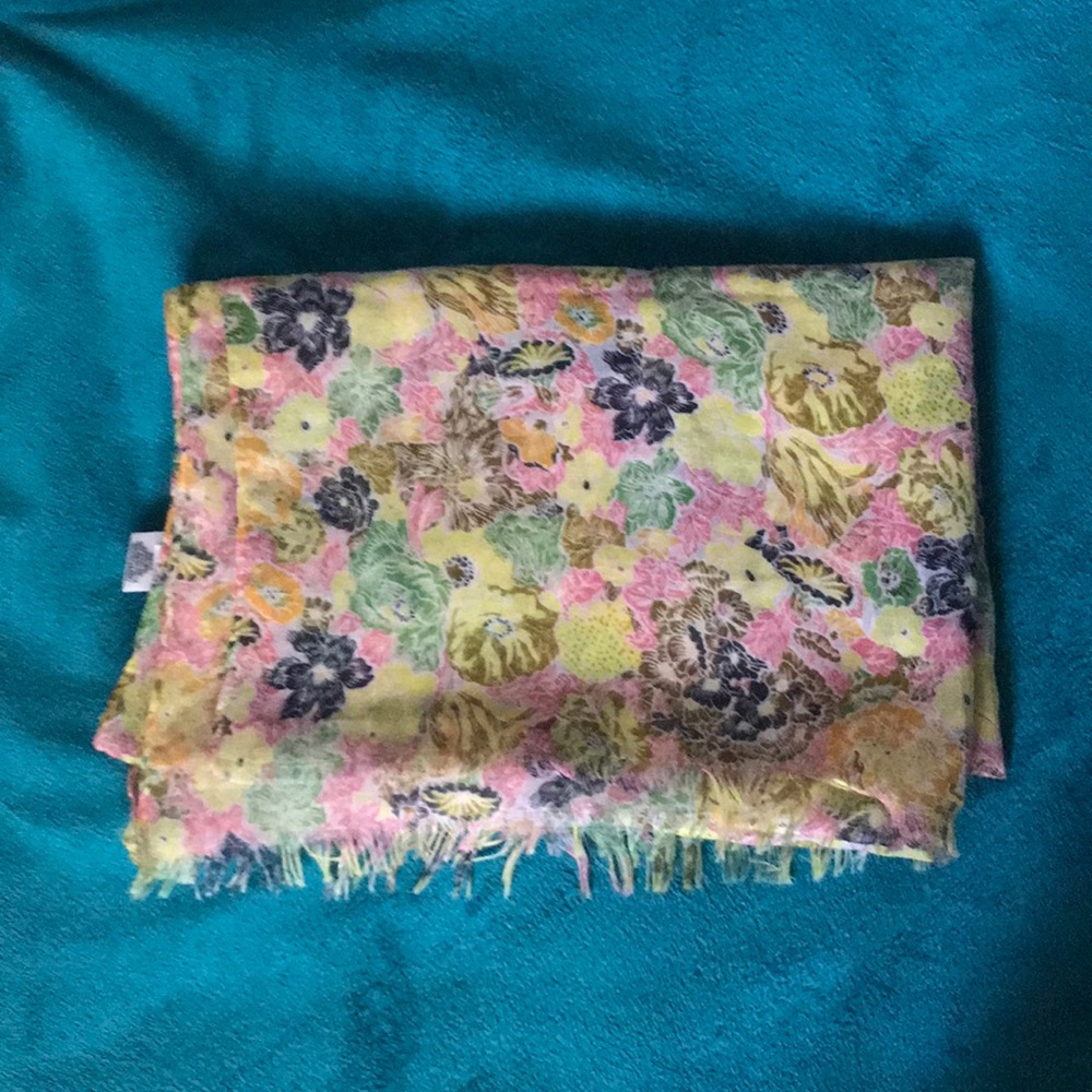Scarfs - Picture 5 of 8